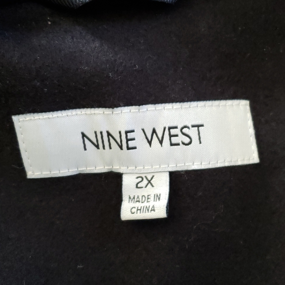 2X Hooded winter coat. Black - Picture 8 of 10